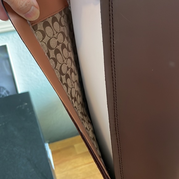 New Coach boots Fynn Boot
Embossed with our iconic - Picture 11 of 17